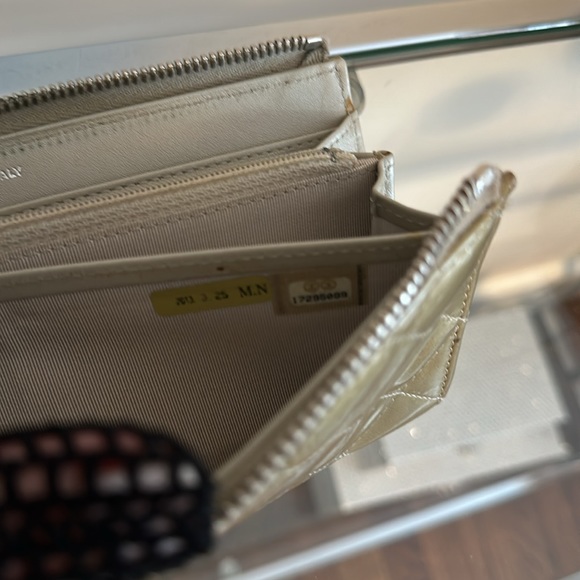 BLACK FRIDAY GIVEAWAY! Chanel Patent Leather Quilted Champagne Wallet - Picture 11 of 16
